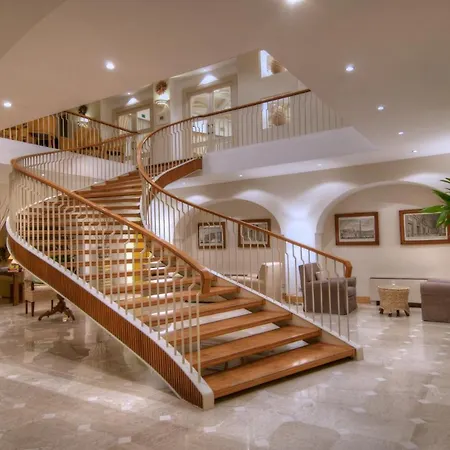 Grand Aminta Hotel